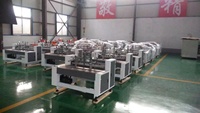 Machine automatique à grande vitesse pour la fabrication de séparateurs de cartons et la découpe de fentes pour bouteilles