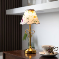 Lampe de table moderne de luxe à intensité variable avec abat-jour en tissu, décorative en métal, LED tactile sans fil rechargeable pour la maison, le café et le restaurant