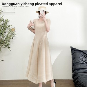 Robe plissée à col rond et manches courtes Miyake pour femme, décontractée, confortable, taille ajustée, longue, élégante, rajeunissante - Product Image 2