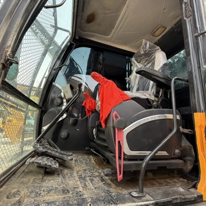 Excavatrice sur chenilles Hyundai R220LC-9 d'occasion, 22 tonnes, ensemble complet prêt pour l'exportation - Product Image 4