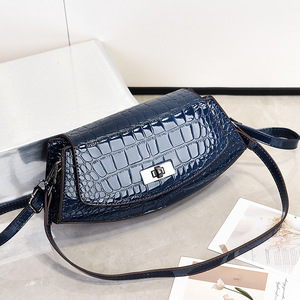 Sac élégant incontournable pour le printemps-été 2024, sac à bandoulière tendance avec chaîne - Product Image 1