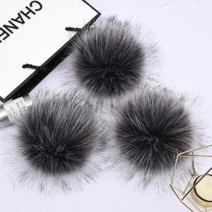 China 10cm Faux <span class=keywords><strong>falso</strong></span> mapache de piel de zorro bola desmontable Fluffy pompón de Pom con Snap/pin/elatic - Product Image 4