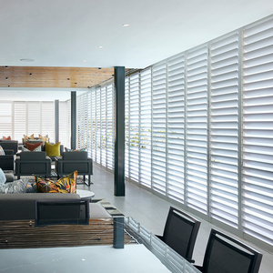 Volets <span class=keywords><strong>de</strong></span> plantation pour portes coulissantes <span class=keywords><strong>sur</strong></span> <span class=keywords><strong>mesure</strong></span> en <span class=keywords><strong>PVC</strong></span> à lamelles verticales - Product Image 6