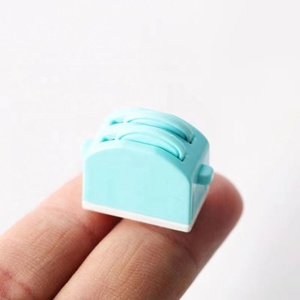 <span class=keywords><strong>Kit</strong></span> <span class=keywords><strong>de</strong></span> cuisine miniature 3 pièces/ensemble <span class=keywords><strong>en</strong></span> plastique bleu à l'échelle 1:12, machine à pain, bouilloire, four à micro-ondes, accessoires pour maison <span class=keywords><strong>de</strong></span> poupée, modèle <span class=keywords><strong>de</strong></span> jouet - Product Image 6