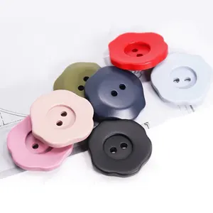 Fantaisie femmes style deux trous en forme de fleur résine mat coloré grands boutons décoratifs pour manteaux