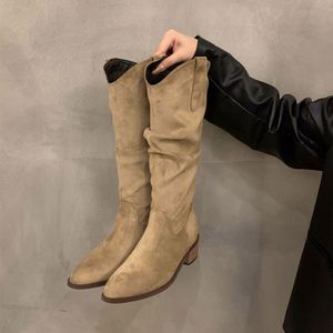 Bottes d'équitation plissées à talon épais pour femme, style western, coupe ajustée, design flatteur pour la jambe, collection automne/hiver 2026 - Product Image 2