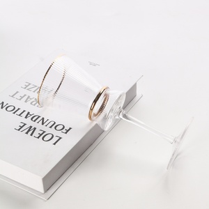 Verres à champagne en verre à rayures verticales avec logo personnalisé en gros d'usine, verres à champagne pour fête de <span class=keywords><strong>mariage</strong></span> - Product Image 3