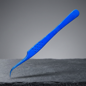 Pince à épiler de luxe en acier inoxydable durable, pointe ultra-fine et lisse, extensions de cils 3D/6D, design doré, longueur 10 mm - Product Image 3