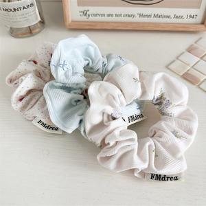 Nouvelle crème floral rétro simple gros intestin <span class=keywords><strong>boucle</strong></span> plissée <span class=keywords><strong>cheveux</strong></span> corde tempérament <span class=keywords><strong>cheveux</strong></span> <span class=keywords><strong>boucle</strong></span> mignon petits <span class=keywords><strong>cheveux</strong></span> frais chouchous - Product Image 2