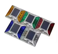 Réflecteur solaire de signalisation routière en aluminium, type œil de chat, avec lumière clignotante, capacité de charge 20T, optionnel avec LED, type borne routière solaire