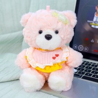 Boneka Teddy Bear Plushie Emma Support Plushie Custom Factory Kawaii dengan Bib Renda dan Pita, Boneka Hewan Berbulu Keriting, Tersedia untuk Hadiah Ulang Tahun