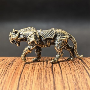 Figurines <span class=keywords><strong>de</strong></span> <span class=keywords><strong>tigre</strong></span> à dents <span class=keywords><strong>de</strong></span> <span class=keywords><strong>sabre</strong></span> en gros, porte-bonheur en forme <span class=keywords><strong>de</strong></span> <span class=keywords><strong>tigre</strong></span>, objets <span class=keywords><strong>de</strong></span> collection, animal <span class=keywords><strong>de</strong></span> compagnie pour le thé, artisanat en métal, ornement <span class=keywords><strong>de</strong></span> bureau - Product Image 5