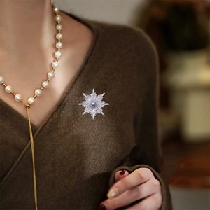 Broche Tournesol Haut de Gamme Entièrement Sertie de Diamants, Polyvalente et Élégante pour Costumes et Pulls – Nouveau Style - Product Image 4