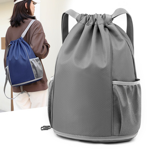 Sac à dos de sport multi-usages personnalisé avec logo, capacité en litres personnalisable, en polyester imperméable, avec cordon de serrage, sangle à chaîne et poignée en corde - Product Image 1