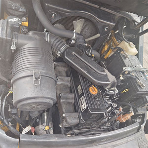 Xe nâng dầu Komatsu FD30 3 tấn đã qua sử dụng, dùng cho ngành bán lẻ và nhà hàng, có tùy chọn động cơ cho hoạt động nâng hạ. - Product Image 6