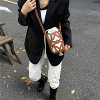 Petit sac bandoulière pour femme en PU ajouré, style coréen vintage, avec accents de pompons étoilés et fermeture à cordon, pochette pour téléphone