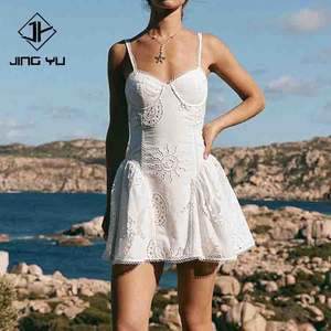 Robe mini OEM personnalisée, style plage rétro, brodée ajourée, à bretelles bouffantes, 100% coton de haute qualité - Product Image 2