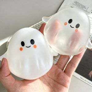Venta al por mayor: Juguetes antiestrés moldeables de 6 cm <span class=keywords><strong>con</strong></span> forma de fantasma de Halloween, hechos a mano <span class=keywords><strong>con</strong></span> aceite de coco y vaselina, tipo bola blanda. - Product Image 1