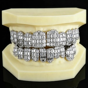 Grillz de Diamantes Moissanite Más Vendidos, Accesorio de Joyería Personalizado con Artesanía Superior para un Estilo Moderno, Disponible para la Venta - Product Image 3
