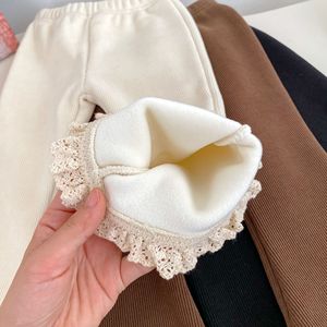 Conjunto de Dos Piezas para Niñas, Otoño-<span class=keywords><strong>Invierno</strong></span> 2025: Cárdigan de Punto con Lazo, Suéter Versátil y Pantalones Acampanados de Felpa - Product Image 3