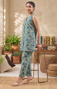 Ensemble coordonné deux pièces pour femmes, Kurti et pantalon, écologique, respirant, confortable, ensemble assorti pour un style décontracté et élégant au quotidien - Product Image 3