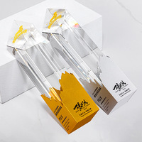 Trophée de luxe sur mesure en cristal avec logo gravé au laser 3D pour récompense d'excellence et souvenir de performance des employés