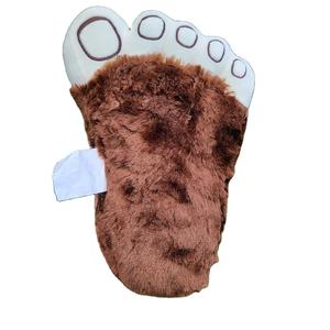 <span class=keywords><strong>Nouveau</strong></span> brun fourrure peluche Sasquatch patte pied forme drôle jouet avec cinq orteils toucher confortable 13 pouces Animal dessin animé personnage oreiller - Product Image 3