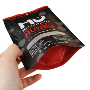 Sachet Doypack Personnalisé en PE Plastique Noir Mat avec Fermeture Zip et Surface Gaufrée pour Emballage Alimentaire Bébé - Product Image 1