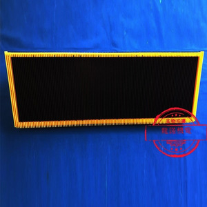 Marchepied d'escalator à dents décalées, 4 bords jaunes, 30 degrés, en acier inoxydable pour Hitachi - Product Image 1