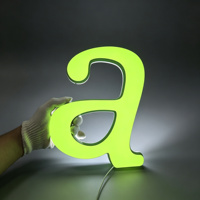 Enseigne lumineuse LED personnalisée en acrylique avec lettres miniatures et contour néon, idéale pour la décoration murale de magasins et commerces