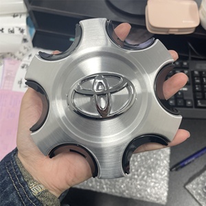 Cache-moyeu de roue, cache-poussière de moyeu, cache-centre de moyeu de roue, 4260B0K130 pour <span class=keywords><strong>Toyota</strong></span> <span class=keywords><strong>Fortuner</strong></span> Hilux 2017-<span class=keywords><strong>2022</strong></span>, fourni directement par l'usine - Product Image 1