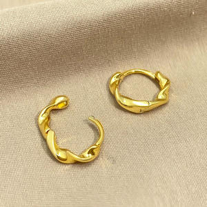 Женские серьги-кольца <span class=keywords><strong>Foxi</strong></span> <span class=keywords><strong>Factory</strong></span> оптом, латунные, модные, с покрытием из 18-каратного золота, витые, маленькие - Product Image 3