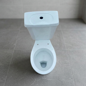 Ensemble WC moderne iranien deux pièces en céramique blanche avec chasse d'eau double, abattant de siège souple et siphon en S - Product Image 1