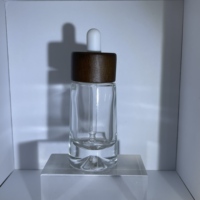 Flacon d'huile essentielle 30 ml en verre cosmétique au design unique de fond volcanique, finition mate, avec compte-gouttes à anneau en bois
