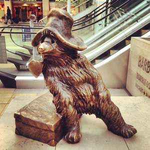 Nouveauté 2024, statue d'animal en métal décorée pour le jardin, sculpture d'ours <span class=keywords><strong>Paddington</strong></span> assis en bronze - Product Image 2