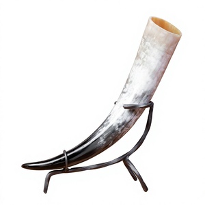 Ensemble de boissons en corne polie écologique avec support en fer, style viking traditionnel, design rustique durable pour fêtes, objet de collection unique - Product Image 1
