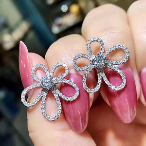Orecchini a forma di girasole a cinque petali per donna, gioielli per le orecchie dolci ed eleganti, alla moda, floreali - Product Image 3