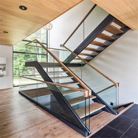 Escalier droit intérieur avec marches en bois massif pour projets résidentiels et commerciaux