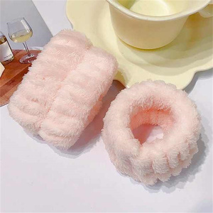 Vente en gros d'outils de beauté pour femmes couleur unie absorbant l'eau flanelle élastique doux lavage du visage Spa bracelet et bandeau serviette - Product Image 5