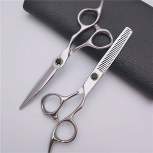 กรรไกรตัดผมแบบปรับแต่งได้ ขนาด 6.0 นิ้ว สแตนเลสสตีล กรรไกรซอยผมสำหรับคนถนัดขวา แบบใบมีดแบน - Product Image 1