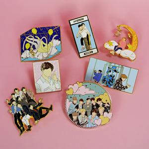 Épingle à revers en émail dur, en forme de lune scintillante, de rappeur, sur mesure, Kpop, insignes - Product Image 2