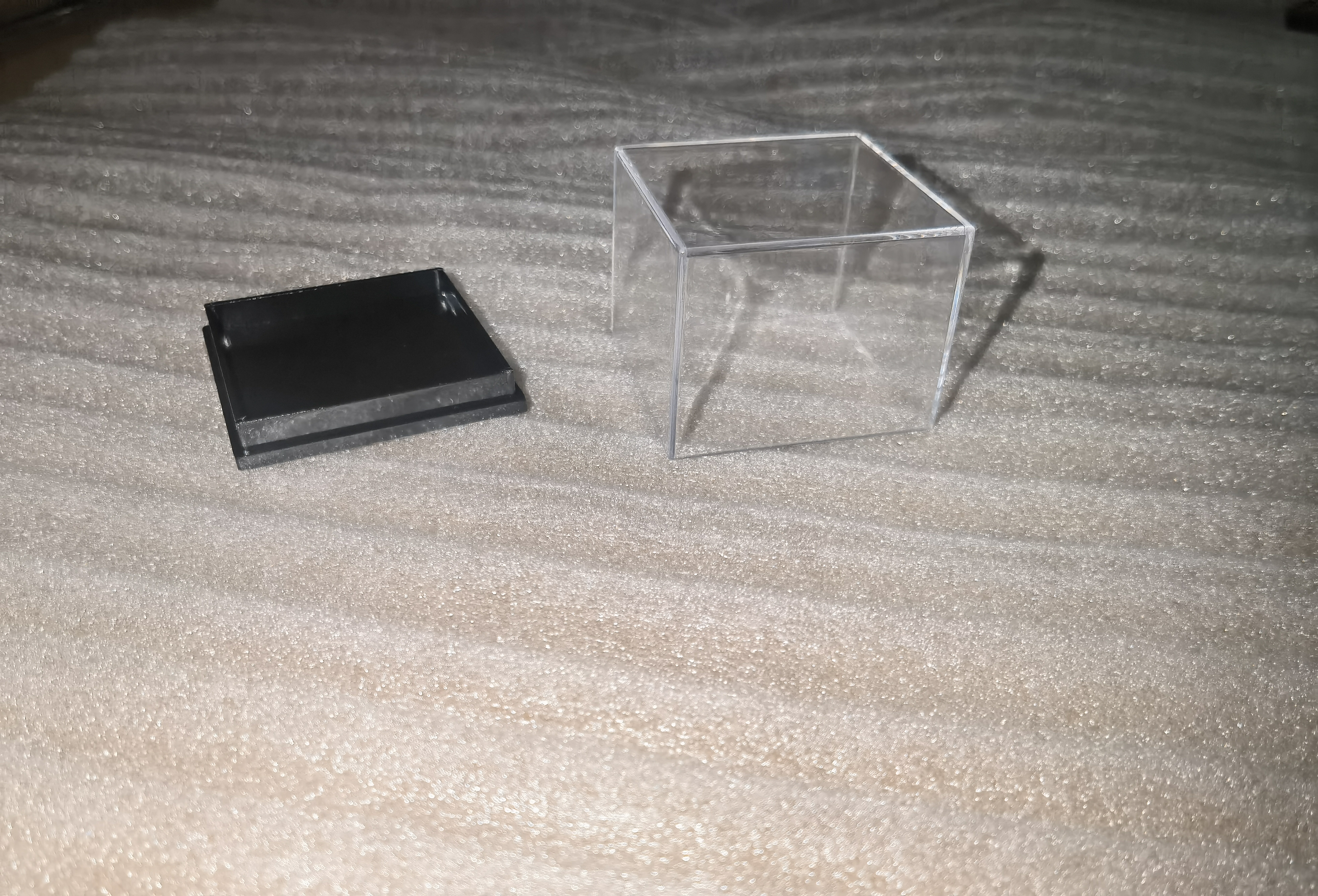Couvercle transparent et base noire 42 42 33