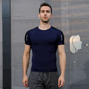 Camiseta transpirable de compresión con protección UV para hombre para uso deportivo diario con control de olores - Product Image 2