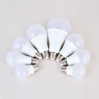 Ampoule LED certifiée E27 B22 5W-50W avec puce SMD en plastique et matériau PC pour bureau et plafond dans le salon Type A19