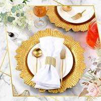 Assiette de présentation en plastique doré texturé motif récif corallien pour une table élégante
