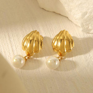 Orecchini Pendenti in Acciaio Inossidabile Placcato Oro 18K con Diamanti, Design di Alta Moda con Elementi Marini per Varie Occasioni - Product Image 4