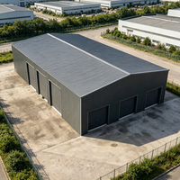 Entrepôt e-commerce à structure en acier préfabriquée au design moderne, résistant au vent jusqu'à 121 mph pour le tri logistique