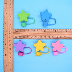 Protège-pailles en silicone personnalisé avec logo, motif étoile 10 mm, réutilisable, manchon décoratif en PVC souple, style dessin animé, chapeau de paille 2D en colle souple - Product Image 3