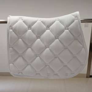 2025 Maßgeschneiderte Satteldecke Weiß – Die Beste Rutschfeste Reitsattelunterlage Springen Großhandel Pferdesatteldecken - Product Image 2