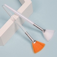 Échantillon gratuit de poils synthétiques brosse éventail de petite taille brosse masque cosmétique pour le visage brosse éventail visage incurvé pour le visage